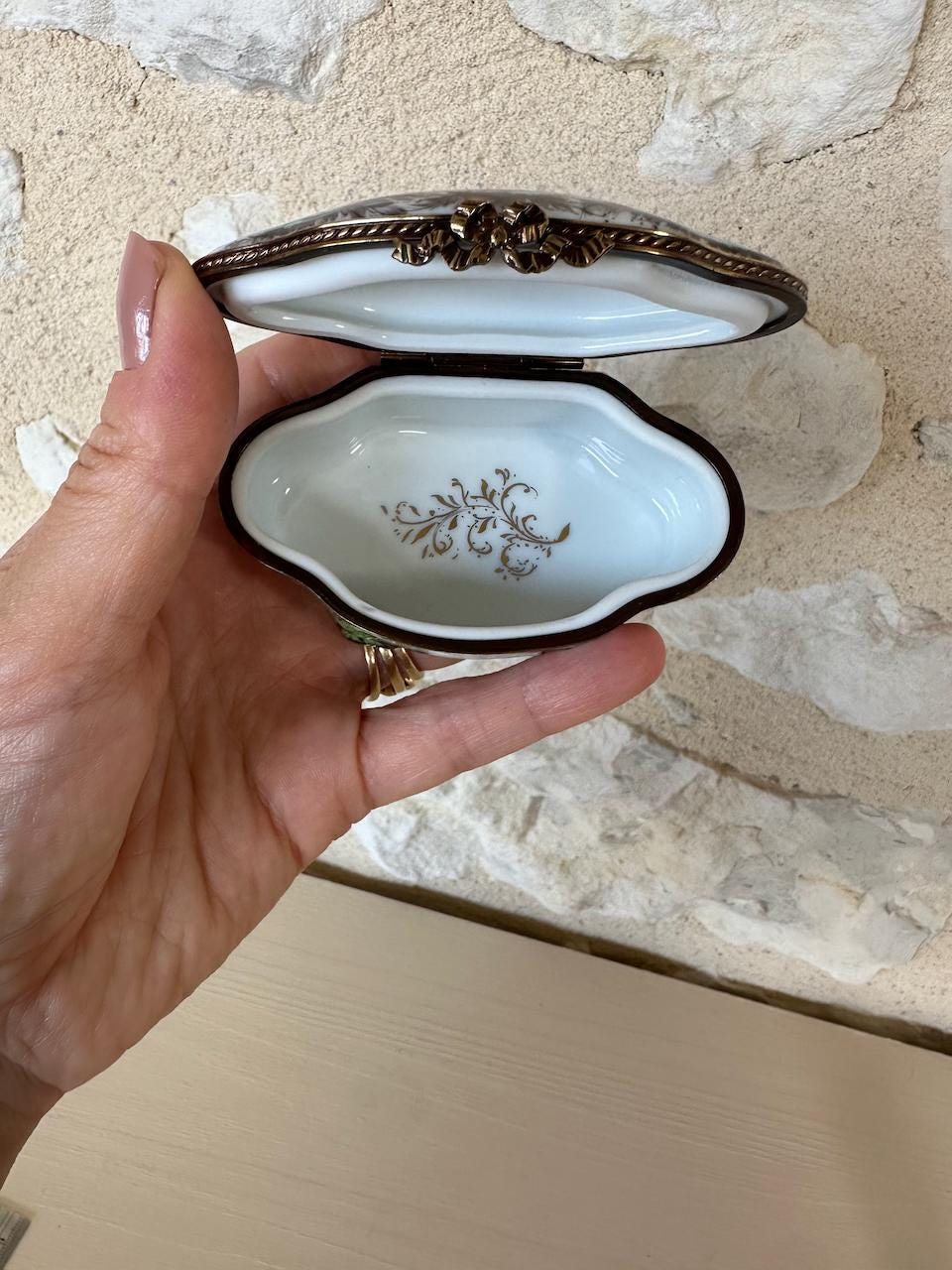 Exquisite Hand Painted Limoges Trinket Box
