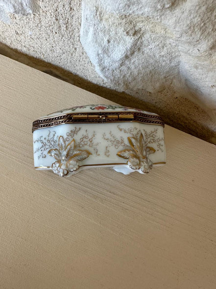 Exquisite Hand Painted Limoges Trinket Box